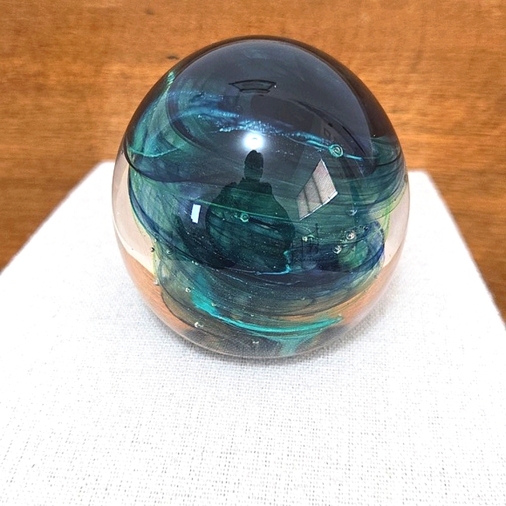 Kerry Glass Paperweight Ireland - Picture 2 of 4